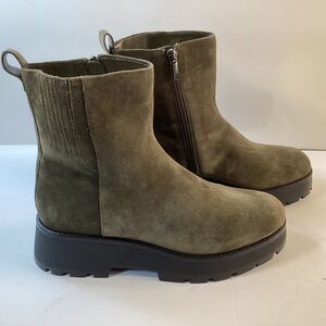 Vince Camuto Green Suede Chelsea Boots Size 8 New